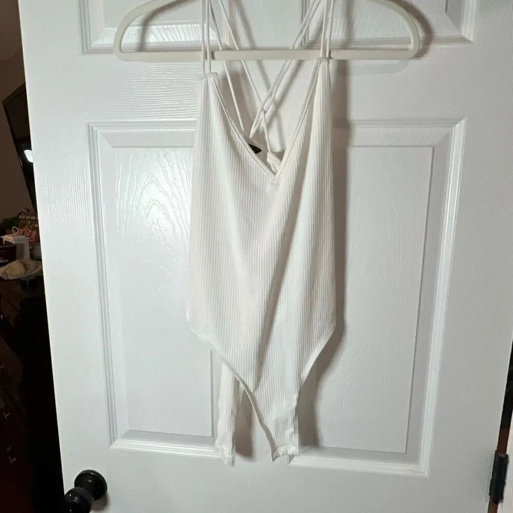 SHEIN White Ribbed Strappy Back Bodysuit – Size L
